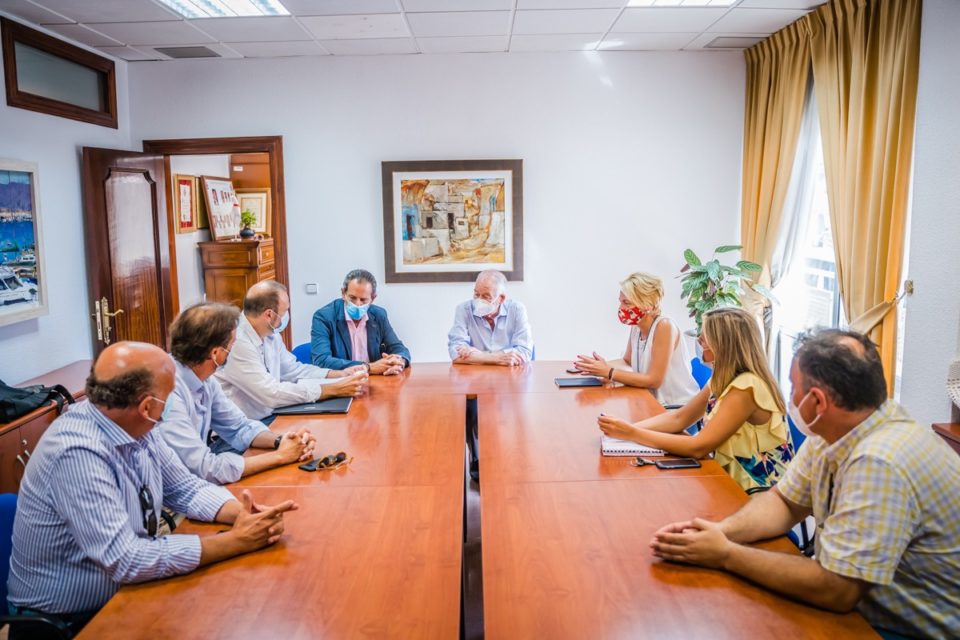 Reunión con el director de Puertos y la delegada de Fomento para detallar el proyecto de Puerto-Ciudad de Roquetas 30072020 (1)