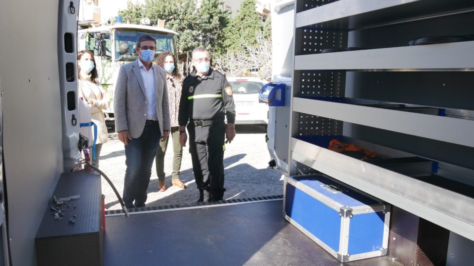 201113 El Ayuntamiento de Adra adquiere un nuevo vehículo de emergencias para Protección Civil (1)