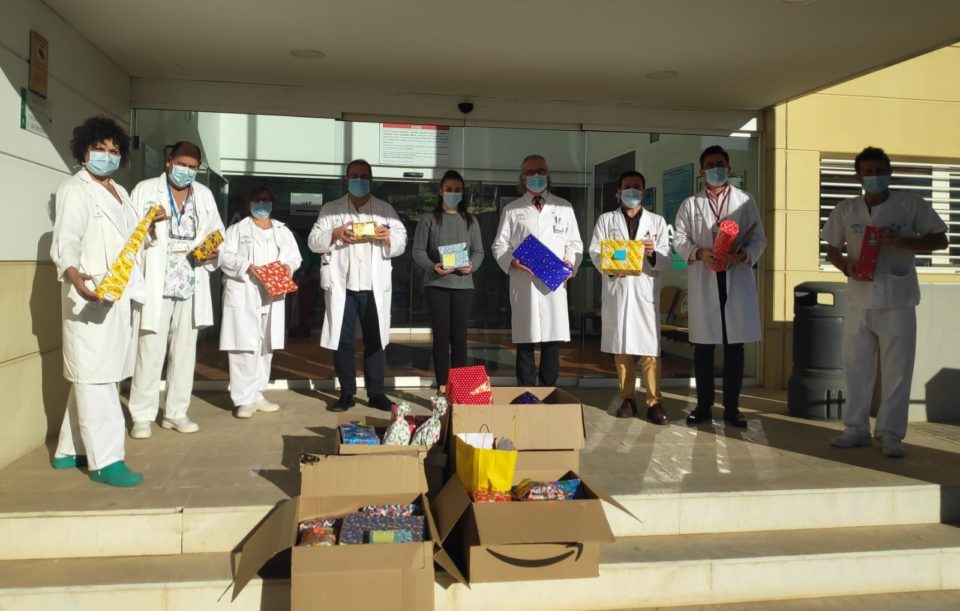 Grupo Agroponiente hace entrega al Hospital Universitario Torrecárdenas del resultado de la recogida de juguetes entre sus empleados