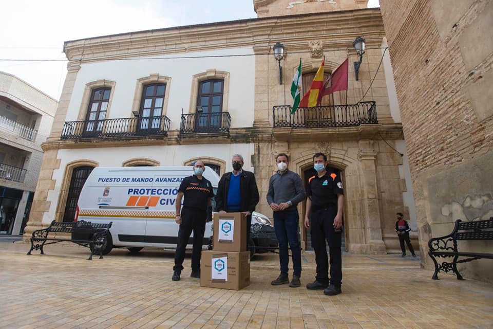 Diputación hace entrega de 32.000 mascarillas al Ayuntamiento de Vera para proteger a sus vecinos
