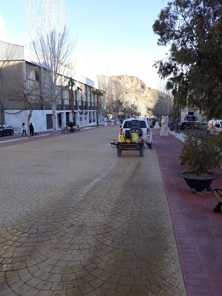 Una semana más, Macael continúa con las labores de desinfección de calles y plazas del municipio