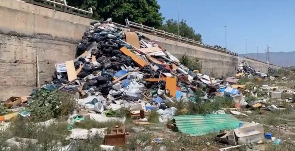 VOX denuncia de la proliferación descontrolada de escombros en el Río Andarax