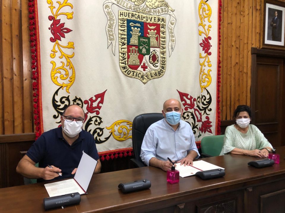 El Ayuntamiento de Huércal-Overa renueva el convenio de colaboración con el centro de Innovación Odontológica Sol