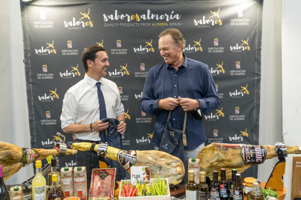 La calidad de ‘Sabores Almería’ deslumbra en la inauguración de Salón Gourmets con Bertín Osborne como embajador