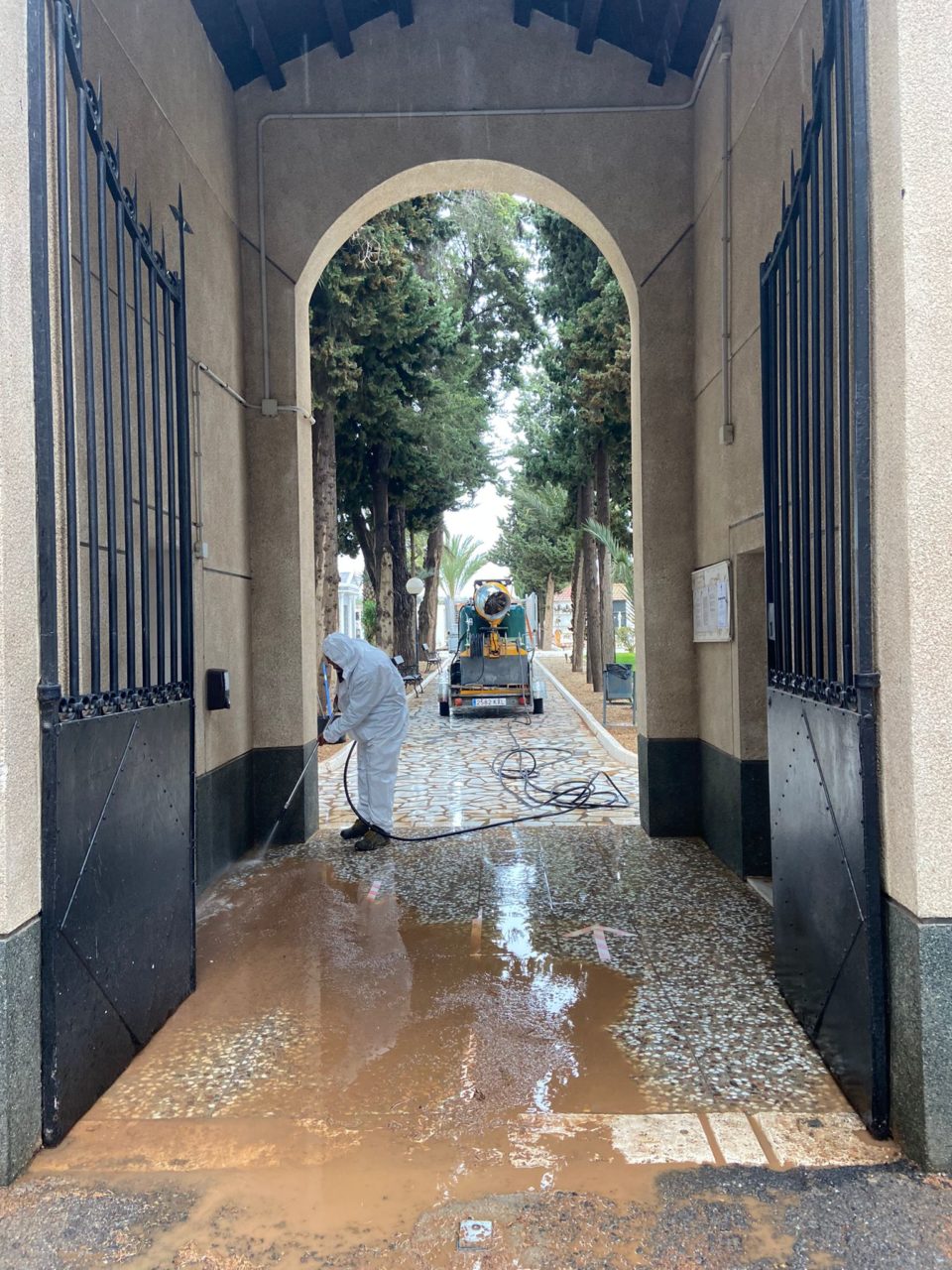 El Ayuntamiento de Pulpí realiza labores de limpieza tras la calima