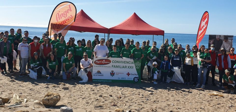 Durante la XXII Convivencia Familiar, “Ángel Linares”, se llevó a cabo la limpieza de la playa "Las Palmeras" de San Juan de los Terreros