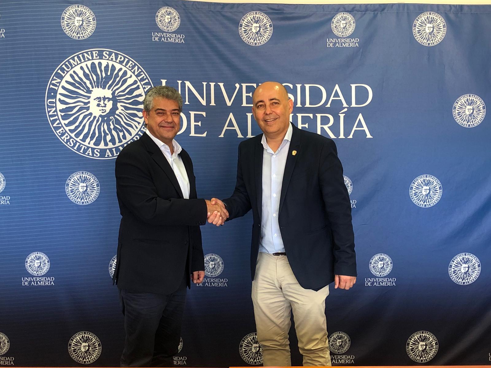 El Ayuntamiento de Huércal-Overa y la Universidad de Almería firman un convenio de colaboración para la investigación e innovación en el sector ganadero