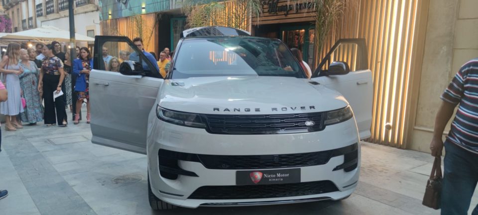 Almería descubre el nuevo y deslumbrante Range Rover