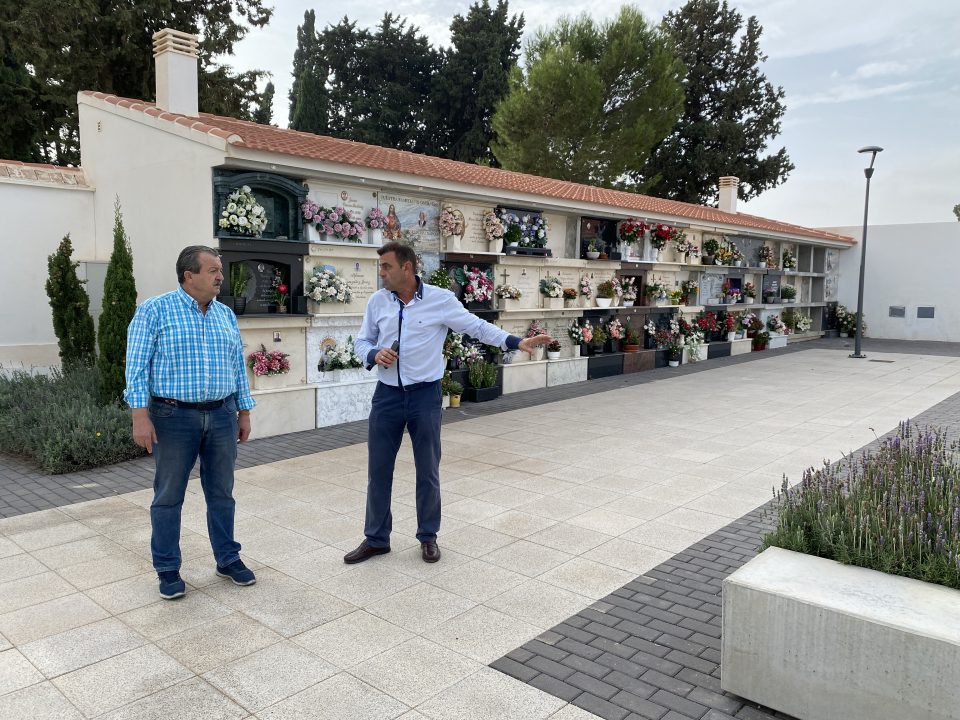 El Cementerio Municipal de Pulpí se prepara para el Día de Todos los Santos