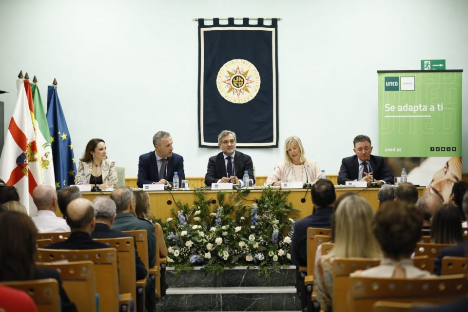 UNED Almería abre el curso de su 50 aniversario con la fiscal superior de Andalucía, Ceuta y Melilla